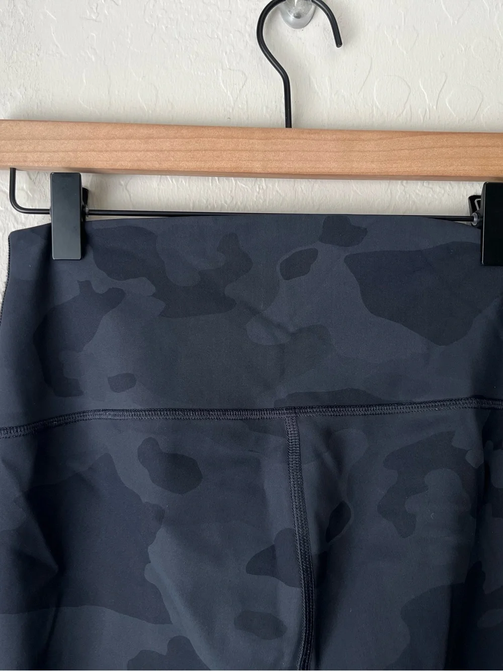 Alo yoga high waist camo vapor leggings medium